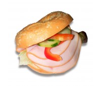 Bagel mit Frischkäse, Putenbrust und Gemüse