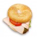 Bagel mit Frischkäse, Putenbrust und Gemüse