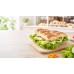 Fladenbrot belegt mit Gouda, Sauce, Salat und Gurke