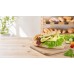 Fladenbrot belegt mit Gouda, Sauce, Salat und Gurke